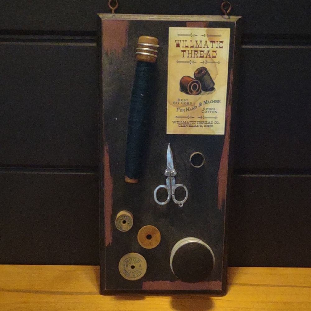 Vintage Sewing Wall Art with Scissors and‎ Thread